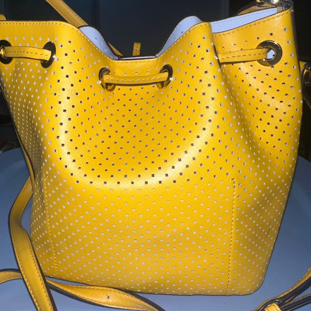 Michael Kors Greenwich Bucket Bag - Picture 3 of 5